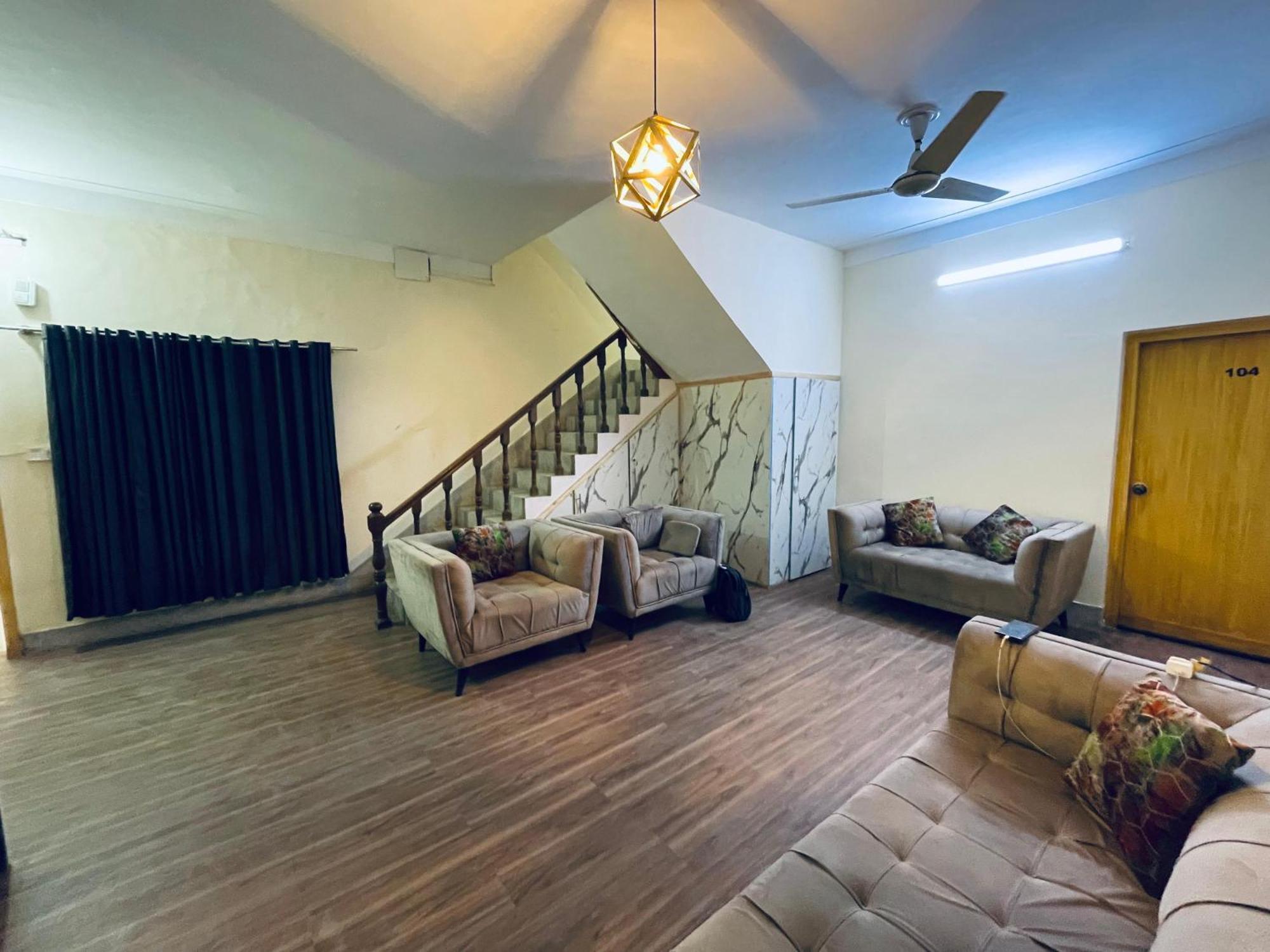 Hilton Guest House Исламабад Экстерьер фото